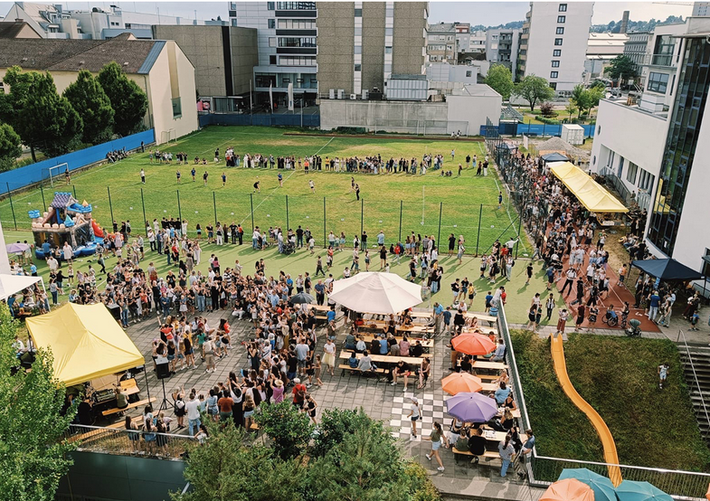 Blick auf den Schulgarten